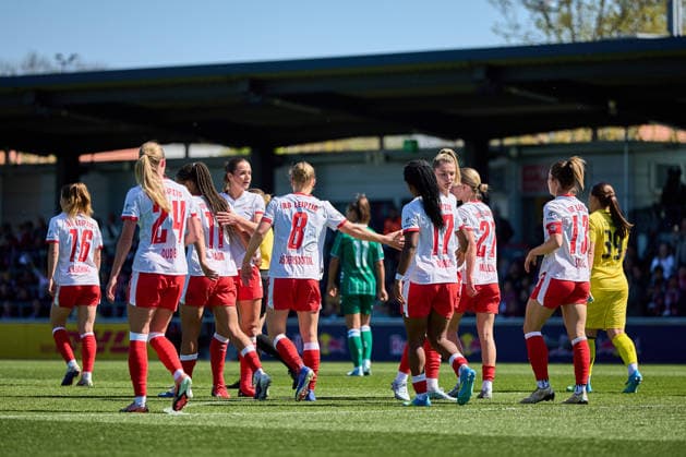 25.04.2026, GER, Frauenfußball, BL, 2025 2026, RB Leipzig - SV Werder Bremen Mannschaft, RB Leipzig, Jubel nach Tor zum 1:0 Leipzig Trainingszentrum der Roten Bulle Sachsen Deutschland