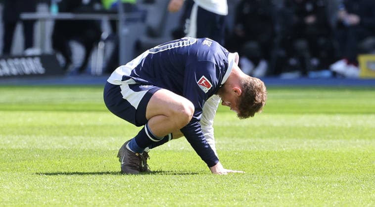 Michael Cuisance enttäuscht nach vergebener Torchance Enttäuschung Fußball Fussball DFL 2. Bundesliga Herren 31. Spieltag Saison 2025 2026 25.04.2026 Hertha BSC Berlin vs. Holstein Kiel KSV DFL regulations prohibit any use of photographs as image sequences and or quasi-video