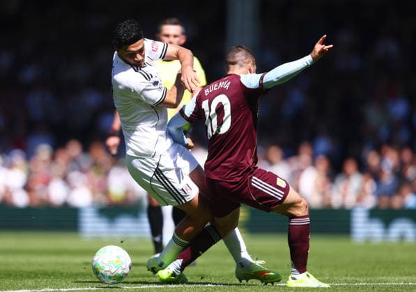 Fulham v Aston Villa, English Premier League, Gtech Community Stadium, Craven Cottage, London, UK - 25 04 2026 Raul JimÃ nez of Fulham turns Emi Buendia of Aston Villa during the Premier League game at Craven Cottage London Craven Cottage London GBR, UK NEWSPAPERS OUT Copyright: xMarkxGreenwoodx