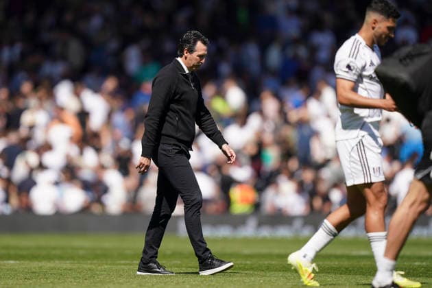 Fulham v Aston Villa, Premier League Aston Villa Manager Unai Emery ESP leaves the pitch at half time during the Fulham v Aston Villa Premier League match at Craven Cottage, London, England on 25 April 2026 Credit: Robbie Hoad Every Second Media Editorial use only. All images are copyright Every Second Media Limited. No images may be reproduced without prior permission. All rights reserved. Premier League and Football League images are subject to licensing agreements with Football DataCo Limited. see https: www.football-dataco.com Copyright: xIMAGO EveryxSecondxMediax ESM-1947-0029 RobbiexHoadx xEveryxSecondxMediax