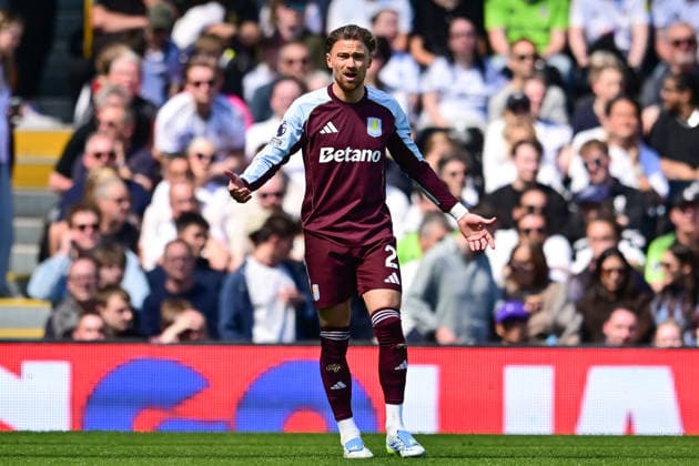 Fulham v Aston Villa, Premier League Aston Villa defender Matty Cash (2) pleads with the referee during the Premier League match between Fulham and Aston Villa at Craven Cottage, London, UK on 25 April 2026. London Craven Cottage Greater London UK Editorial use only DataCo restrictions apply See www.football-dataco.com , Copyright: xDennisxGoodwinx PSI-24149-0048