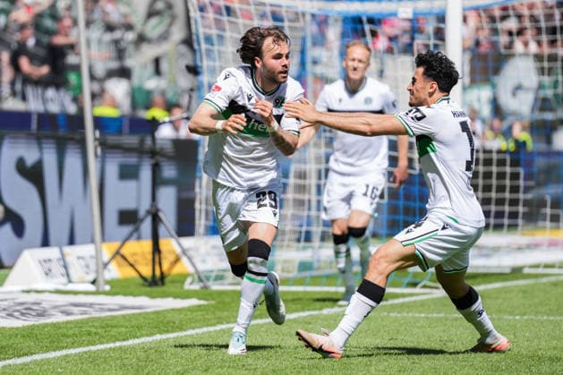 2. Bundesliga, Karlsruher SC vs Hannover 96, 25.04.2026 Torjubel zum 1:2 durch Kolja Oudenne (Hannover 96, 29) 2. Bundesliga, Karlsruher SC vs Hannover 96, BBBank Wildpark Karlsruhe, 25.04.2026 DFB DFL REGULATIONS PROHIBIT ANY USE OF PHOTOGRAPHS AS IMAGE SEQUENCES AND OR QUASI-VIDEO.
