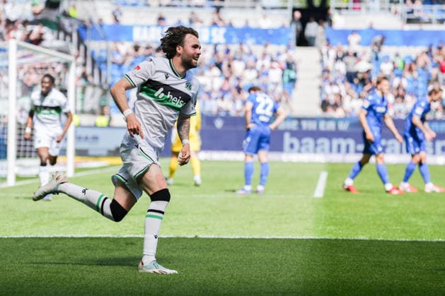 2. Bundesliga, Karlsruher SC vs Hannover 96, 25.04.2026 Torjubel zum 1:2 durch Kolja Oudenne (Hannover 96, 29) 2. Bundesliga, Karlsruher SC vs Hannover 96, BBBank Wildpark Karlsruhe, 25.04.2026 DFB DFL REGULATIONS PROHIBIT ANY USE OF PHOTOGRAPHS AS IMAGE SEQUENCES AND OR QUASI-VIDEO.