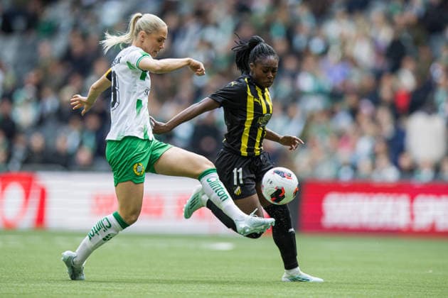 260425 Alice Carlsson of Hammarby and Monica Jusu Bah of Häcken during the UEFA Women s Europa Cup final match leg 1 between Hammarby and Häcken on April 25, 2026 in Stockholm. Photo: Caisa Rasmussen BILDBYRAN COP 353 JN0267 fotboll football soccer fotball europa cup hammarby häcken uefa womens europa cup dam bbeng Copyright: CAISAxRASMUSSEN BB260425CR005