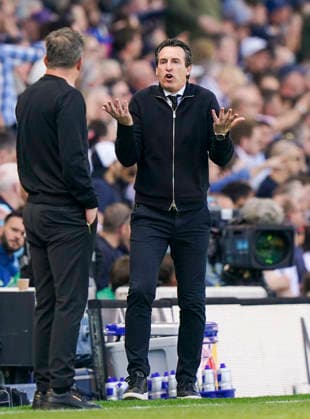 Fulham v Aston Villa, Premier League Aston Villa Manager Unai Emery ESP reacts and gestures with Fulham Manager Marco Silva POR during the Fulham v Aston Villa Premier League match at Craven Cottage, London, England on 25 April 2026 Credit: Robbie Hoad Every Second Media Editorial use only. All images are copyright Every Second Media Limited. No images may be reproduced without prior permission. All rights reserved. Premier League and Football League images are subject to licensing agreements with Football DataCo Limited. see https: www.football-dataco.com Copyright: xIMAGO EveryxSecondxMediax ESM-1947-0039 RobbiexHoadx xEveryxSecondxMediax