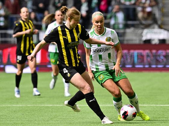 STOCKHOLM, SVERIGE 20260425 Häckens Emma Östlund och Hammarbys Stina Lennartsson under den första finalmatchen i Europa Cup mellan Hammarby och Häcken pa 3Arena. STOCKHOLM SVERIGE x10030x