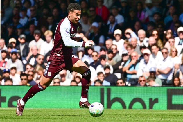 Fulham v Aston Villa, Premier League Aston Villa midfielder Morgan Rogers (27) sprints forward with the ball during the Premier League match between Fulham and Aston Villa at Craven Cottage, London, UK on 25 April 2026. London Craven Cottage Greater London UK Editorial use only DataCo restrictions apply See www.football-dataco.com , Copyright: xDennisxGoodwinx PSI-24149-0059