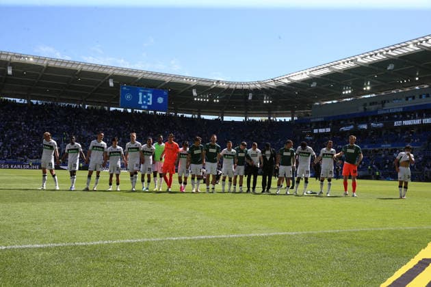 25.04.2026, xrekx, Fussball 2.Bundesliga, Karlsruher SC - Hannover 96 v.l. Hannover 96 Mannschaft, Spieler, jubeln nach Spielende, Team, Player, celebrate at the end of the match (DFL DFB REGULATIONS PROHIBIT ANY USE OF PHOTOGRAPHS as IMAGE SEQUENCES and or QUASI-VIDEO) Karlsruhe