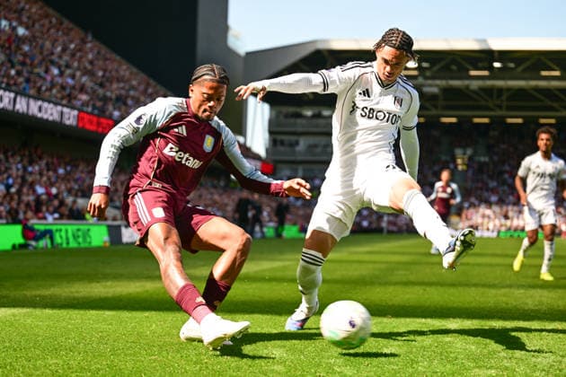 Fulham v Aston Villa, Premier League Aston Villa midfielder Leon Bailey (31) crosses under pressure from Fulham midfielder Antonee Robinson (33) during the Premier League match between Fulham and Aston Villa at Craven Cottage, London, UK on 25 April 2026. London Craven Cottage Greater London UK Editorial use only DataCo restrictions apply See www.football-dataco.com , Copyright: xDennisxGoodwinx PSI-24149-0061
