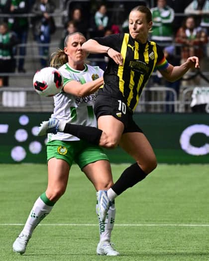 STOCKHOLM, SVERIGE 20260425 Hammarbys Gudrun Arnardottir och Häckens Anna Anvegard under den första finalmatchen i Europa Cup mellan Hammarby och Häcken pa 3Arena. STOCKHOLM SVERIGE x10030x