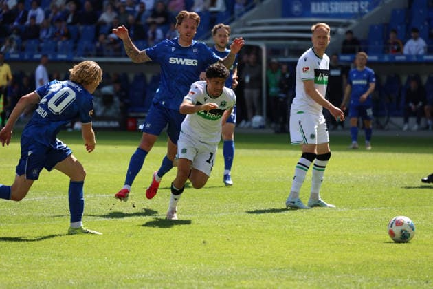 25.04.2026, xrekx, Fussball 2.Bundesliga, Karlsruher SC - Hannover 96 v.l. Husseyn Chakroun (Hannover 96) (DFL DFB REGULATIONS PROHIBIT ANY USE OF PHOTOGRAPHS as IMAGE SEQUENCES and or QUASI-VIDEO) Karlsruhe