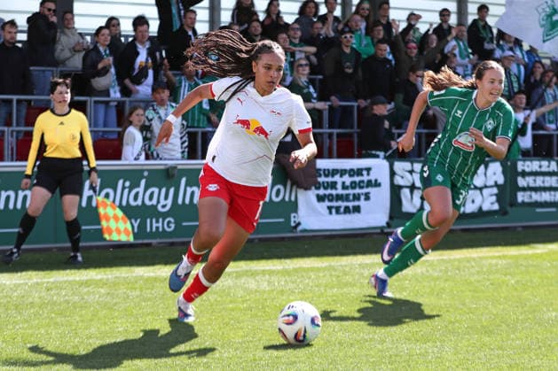 Google Pixel Frauen-Bundesliga, RB Leipzig - SV Werder Bremen; 25.04.2026 Lisa Baum (11, RB Leipzig). Fußball, Google Pixel Frauen-Bundesliga, Saison 2025 2026, 23. Spieltag: RB Leipzig vs. SV Werder Bremen am 25.04.2026, Trainingszentrum Cottaweg, Leipzig. DFB REGULATIONS PROHIBIT ANY USE OF PHOTOGRAPHS AS IMAGE SEQUENCES AND OR QUASI-VIDEO. Copyright: xBEAUTIFULxSPORTS JanxKaeferx