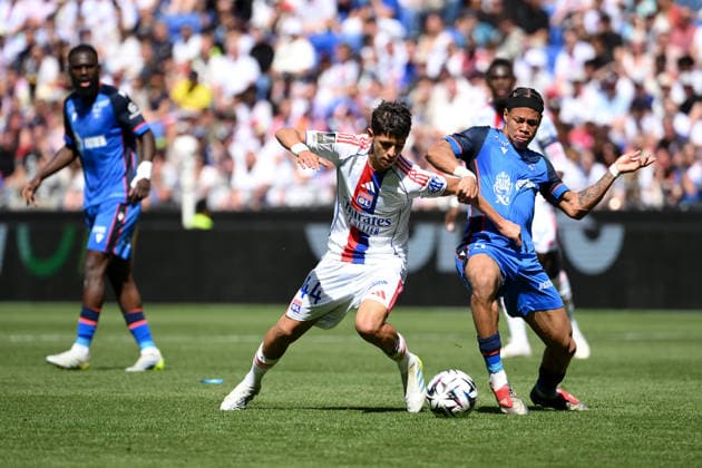 Olympique Lyonnais v AJ Auxerre - Ligue 1 McDonald s 2025 2026 44 Khalis MERAH (ol) - 05 Kevin DANOIS (aja) during the Ligue 1 McDonald s match between Lyon and Auxerre at Groupama Stadium on April 25, 2026 in Lyon, France. Lyon France  Copyright: xFEPx 776348368