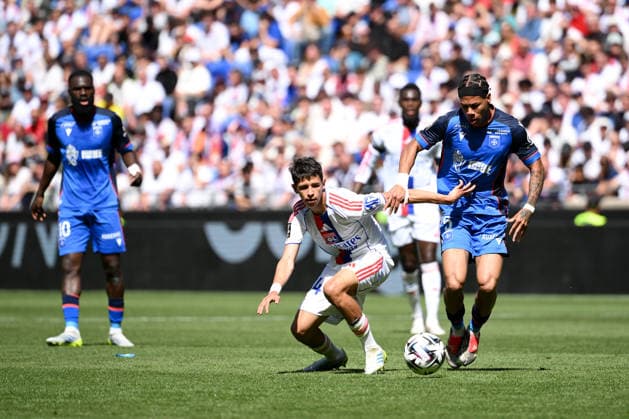 Olympique Lyonnais v AJ Auxerre - Ligue 1 McDonald s 2025 2026 44 Khalis MERAH (ol) - 05 Kevin DANOIS (aja) during the Ligue 1 McDonald s match between Lyon and Auxerre at Groupama Stadium on April 25, 2026 in Lyon, France. Lyon France  Copyright: xFEPx 776348368