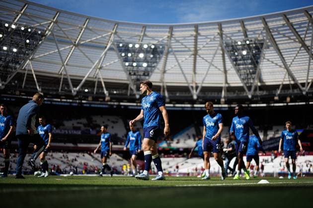 Everton players warming up West Ham United v Everton, Premier League, Football, London Stadium, London, UK - 25 Apr 2026London London Stadium United Kingdom EDITORIAL USE ONLY No use with unauthorised audio, video, data, fixture lists, club league logos or live services. Online in-match use limited to 120 images, no video emulation. No use in betting, games or single club league player publications. Copyright: xSimonxDael Shutterstockx 16838798m