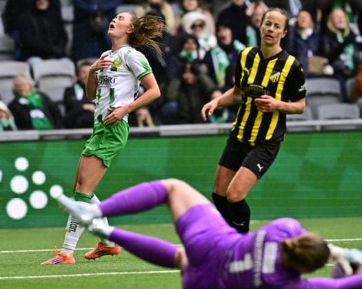 STOCKHOLM, SVERIGE 20260425 Hammarbys Svea Rehnberg missar en malchans under den första finalmatchen i Europa Cup mellan Hammarby och Häcken pa 3Arena. STOCKHOLM SVERIGE x10030x