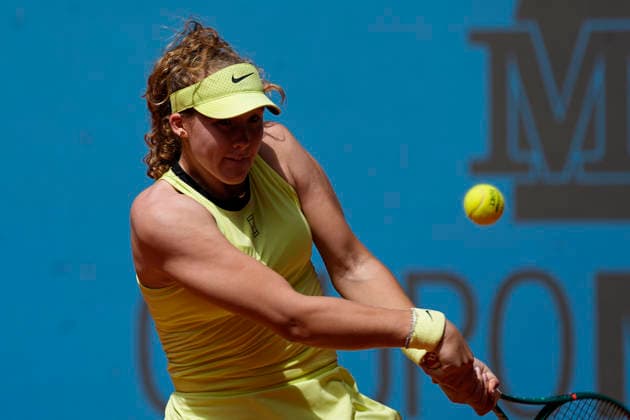 April 25, 2026, Madrid, Madrid, Spain: Mirra Andreeva of Russia plays against Dalma Galfi of Hungary during the Mutua Madrid Open 2026, ATP, Tennis Herren Masters 1000 and WTA, Tennis Damen 1000, at La Caja Magica on April 25, 2026 in Madrid, Spain. Madrid Spain - ZUMAa181 20260425_zaa_a181_066 Copyright: xOscarxJ.xBarrosox