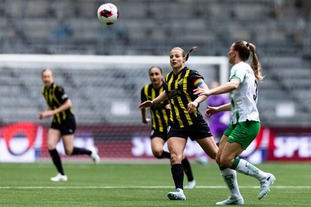 260425 Anna Anvegard of Häcken and Gudrun Arnardottir of Hammarby during the UEFA Women s Europa Cup final match between Hammarby and Häcken on April 25, 2026 in Stockholm. Photo: Caisa Rasmussen BILDBYRAN COP 353 JN0267 fotboll football soccer fotball europa cup hammarby häcken uefa womens europa cup dam bbeng Copyright: CAISAxRASMUSSEN BB260425CR010