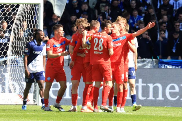 DEU, DFL, 2. FBL, Hertha BSC vs. Holstein Kiel, 25.04.2026, Berliner Olympiastadion, Berlin, DEU, DFL, 2. FBL, Hertha BSC vs. Holstein Kiel, im Bild 0:1 , Kieler-Spieler, Deyovaisio Zeefuik (Hertha BSC Berlin 42) DFL - regulations prohibit any use of Photographs as image sequences and or quasi-video
