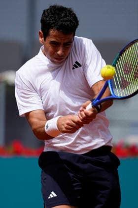 April 25, 2026, Madrid, Madrid, Spain: Jaume Munar of Spain plays against Casper Ruud of Norway during the Mutua Madrid Open 2026, ATP, Tennis Herren Masters 1000 and WTA, Tennis Damen 1000, at La Caja Magica on April 25, 2026 in Madrid, Spain. Mutua Madrid Open 2026 - Day 6 - ZUMAa181 20260425_zaa_a181_074 Copyright: xOscarxJ.xBarrosox