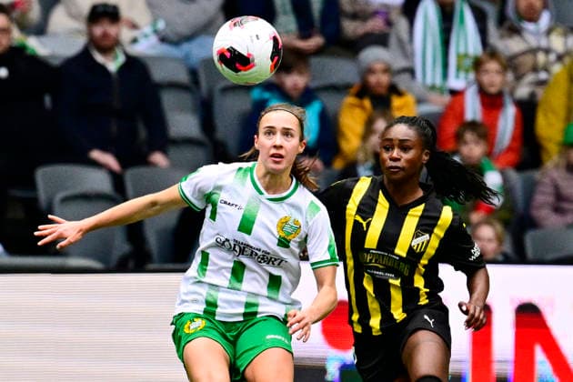 STOCKHOLM, SVERIGE 20260425 Hammarbys Vilma Koivisto och Häckens Monica Jusu Bah under den första finalmatchen i Europa Cup mellan Hammarby och Häcken pa 3Arena. STOCKHOLM SVERIGE x10030x