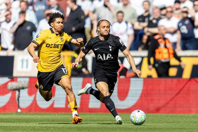 Wolverhampton Wanderers v Tottenham Hotspur, Premier League Tottenham Hotspur midfielder Xavi Simons (7) runs forward on wing during the Premier League match between Wolverhampton Wanderers and Tottenham Hotspur at Molineux, Wolverhampton, UK on 25 April 2026. Wolverhampton Molineux West Midlands UK Editorial use only DataCo restrictions apply See www.football-dataco.com , Copyright: xManjitxNarotrax PSI-24154-0010