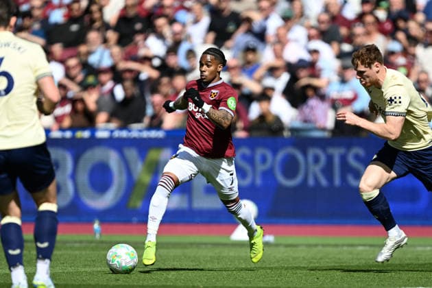 West Ham United v Everton, Premier League West Ham United midfielder Crysencio Summerville (7) during the Premier League match between West Ham United and Everton at the London Stadium, London, UK on 25 April 2026. London London Stadium UK Editorial use only DataCo restrictions apply See www.football-dataco.com , Copyright: xSimonxTraylenx PSI-24148-0011
