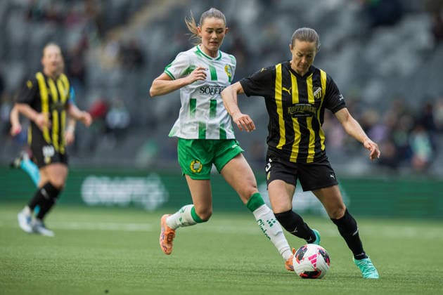 260425 Svea Rehnberg of Hammarby and Aivi Luik of Häcken during the UEFA Women s Europa Cup final match leg 1 between Hammarby and Häcken on April 25, 2026 in Stockholm. Photo: Caisa Rasmussen BILDBYRAN COP 353 JN0267 fotboll football soccer fotball europa cup hammarby häcken uefa womens europa cup dam bbeng Copyright: CAISAxRASMUSSEN BB260425CR018