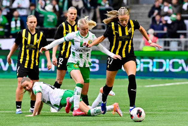 STOCKHOLM, SVERIGE 20260425 Hammarbys Emilie Joramo och Häckens Thelma Karen Palmadottir under den första finalmatchen i Europa Cup mellan Hammarby och Häcken pa 3Arena. STOCKHOLM SVERIGE x10030x