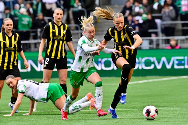 STOCKHOLM, SWEDEN 20260425 Hammarby s Emilie Joramo and Häcken s Thelma Karen Palmadottir during the first final match of the European Cup between Hammarby and Häcken at 3Arena. STOCKHOLM SWEDEN x10030x
