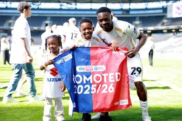 Rushian Hepburn-Murphy of Milton Keynes Dons celebrate their side s promotion to EFL League One Milton Keynes Dons v Tranmere Rovers, EFL Sky Bet League Two, Football, Stadium MK, Milton Keynes, UK - 25 Apr 2026Milton Keynes Stadium MK United Kingdom EDITORIAL USE ONLY No use with unauthorised audio, video, data, fixture lists, club league logos or live services. Online in-match use limited to 120 images, no video emulation. No use in betting, games or single club league player publications. Copyright: xGeorgexTewkesbury Shutterstockx 16838787ce