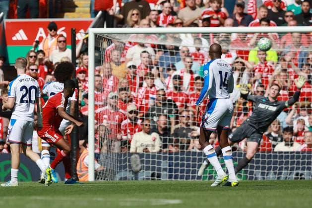 Alexander Isak of Liverpool scores the first goal to make the score 1-0 Liverpool v Crystal Palace, Premier League, Football, Anfield, Liverpool, UK - 25 Apr 2026Liverpool Anfield United Kingdom EDITORIAL USE ONLY No use with unauthorised audio, video, data, fixture lists, club league logos or live services. Online in-match use limited to 120 images, no video emulation. No use in betting, games or single club league player publications. Copyright: xPaulxGreenwood Shutterstockx 16838796p