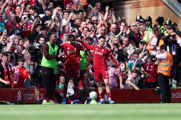 Liverpool, England, 25th April 2026. Alexander Isak of Liverpool (C) celebrates scoring his team™s first goal with teammates during the Liverpool vs Crystal Palace Premier League match at Anfield, Liverpool. Picture credit should read: Jessica Hornby Sportimage EDITORIAL USE ONLY. No use with unauthorised audio, video, data, fixture lists, club league logos or live services. Online in-match use limited to 120 images, no video emulation. No use in betting, games or single club league player publications. SPI_034_JH_LIVERPOOL_CRYSTAL_PALACE SPI-4733-0034
