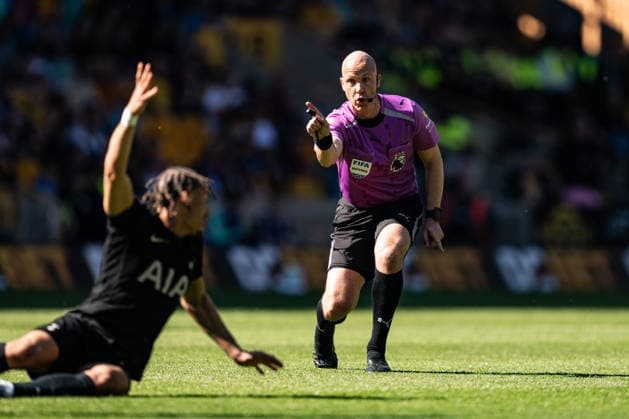 25th April 2026; Molineux Stadium, Wolverhampton, West Midlands, England; Premier League Football, Wolverhampton Wanderers versus Tottenham Hotspur; Referee Anthony Taylor indicates that there was no foul on Xavi Simons of Tottenham Hotspur GodfreyxPitt