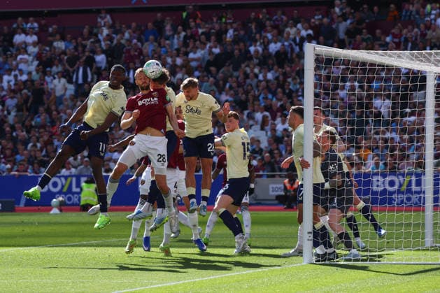Premier League: West Ham United v Everton LONDON, UK - 25th Apr 2026: Tomas Soucek of West Ham United scores his side s first goal during the Premier League match between West Ham United FC and Everton FC at London Stadium London London Stadium England United Kingdom Copyright: xCraigxMercerx xPeakxActionxPhotosx