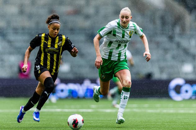260425 Felicia Schröder of Häcken and Emelie Bragstad of Hammarby uring the UEFA Women s Europa Cup final match between Hammarby and Häcken on April 25, 2026 in Stockholm. Photo: Caisa Rasmussen BILDBYRAN COP 353 JN0267 fotboll football soccer fotball europa cup hammarby häcken uefa womens europa cup dam bbeng Copyright: CAISAxRASMUSSEN BB260425CR021
