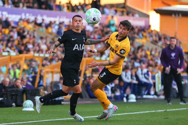 Wolverhampton Wanderers v Tottenham Hotspur, Premier League Pedro Porro of Tottenham Hotspur and Hugo Bueno of Wolverhampton Wanderers battle for possession during the Wolverhampton Wanderers v Tottenham Hotspur Premier League match at Molineux Stadium, Wolverhampton, England on 25 April 2026 Credit: Ryan Crockett Every Second Media Editorial use only. All images are copyright Every Second Media Limited. No images may be reproduced without prior permission. All rights reserved. Premier League and Football League images are subject to licensing agreements with Football DataCo Limited. see https: www.football-dataco.com Copyright: xIMAGO EveryxSecondxMediax ESM-1945-0085 RyanxCrockettx xEveryxSecondxMediax