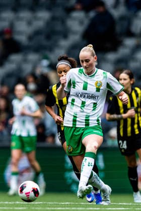 260425 Emelie Bragstad of Hammarby and Felicia Schröder of Häcken during the UEFA Women s Europa Cup final match between Hammarby and Häcken on April 25, 2026 in Stockholm. Photo: Caisa Rasmussen BILDBYRAN COP 353 JN0267 fotboll football soccer fotball europa cup hammarby häcken uefa womens europa cup dam bbeng Copyright: CAISAxRASMUSSEN BB260425CR026