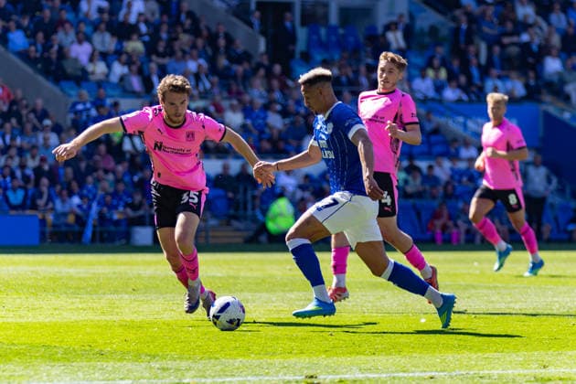 Cardiff City v Northampton Town, EFL Sky Bet League 1 Cardiff City forward Callum Robertson (47) under pressure from Northampton Town central defender Max Dyche (35) during the EFL Sky Bet League 1 match between Cardiff City and Northampton Town at the Cardiff City Stadium, Cardiff, UK on 25 April 2026. Cardiff Cardiff City Stadium South Glamorgan UK Editorial use only DataCo restrictions apply See www.football-dataco.com , Copyright: xDanxMintox PSI-24150-0007