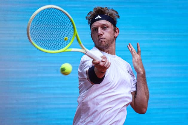 Mutua Madrid Open 2026 - Day 6 Alejandro Davidovich Fokina of Spain competes against Pablo Carreno Busta of Spain during their Men s Singles match on Day Six of the Mutua Madrid Open at La Caja Magica on April 25, 2026, in Madrid, Spain. Madrid Madrid Spain  Copyright: xMiguelxReisx originalFilename:reis-notitle260425_nphzI.jpg