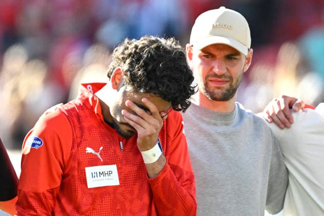nach Spielende: Spieler feiern in der Fankurve den Sieg nur Eren Dinkci 1. FC Heidenheim 1846 FCH (08) ist traurig, Fans sichern Unterstützung zu im Fall Knochenmarkspende fuer Lebensgefaehrtin Freundin Cinja Dinkci weint verdrueckt Traenen 1. FC Heidenheim 1846 FCH vs FC St. Pauli 25.04.2026 DFL REGULATIONS PROHIBIT ANY USE OF PHOTOGRAPHS AS IMAGE SEQUENCES AND OR QUASI-VIDEO 1. FC Heidenheim 1846 FCH vs FC St. Pauli *** after the match players celebrate the victory in the fan curve only Eren Dinkci 1 FC Heidenheim 1846 FCH 08 is sad, Fans pledge support in case of bone marrow donation for lifelong friend Cinja Dinkci cries tears of sadness 1 FC Heidenheim 1846 FCH vs FC St Pauli 25 04 2026 DFL REGULATIONS PROHIBIT ANY USE OF PHOTOGRAPHS AS IMAGE SEQUENCES AND OR QUASI VIDEO 1 FC Heidenheim 1846 FCH vs FC St Pauli