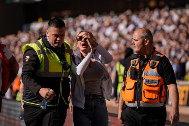 Premier League: Wolverhampton Wanderers v Tottenham Hotspur Spurs players in an altercation with Wolves players during the Premier League match Wolverhampton Wanderers vs Tottenham Hotspur at Molineux, Wolverhampton, United Kingdom on 25 April 2026 (Photo by Maynard Manyowa News Images) Wolverhampton Molineux West Midlands United Kingdom Copyright: xMaynardxManyowa NewsxImagesx