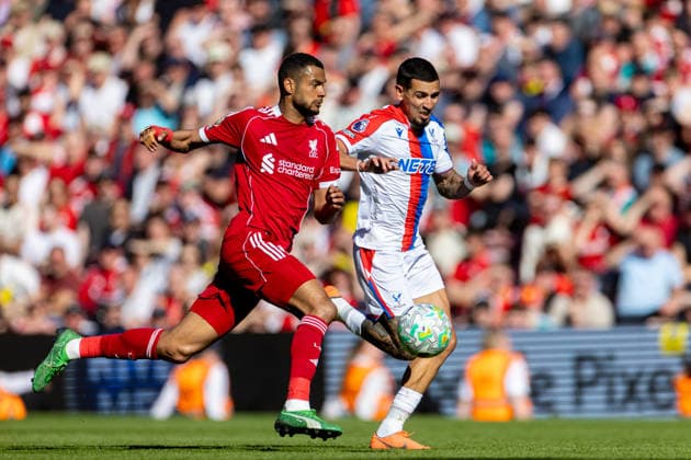 Football - FA Premier League - Liverpool FC v Crystal Palace FC LIVERPOOL, ENGLAND - Saturday, April 25, 2026: Liverpool s Cody Gakpo challenges Crystal Palace s Daniel Munoz (R) during the FA Premier League match between Liverpool FC and Crystal Palace FC at Anfield. (Photo by David Rawcliffe Propaganda) LIVERPOOL Anfield MERSEYSIDE ENGLAND  Copyright: xDavidxRawcliffex P2026-04-25-Liverpool_Crystal_Palace-101