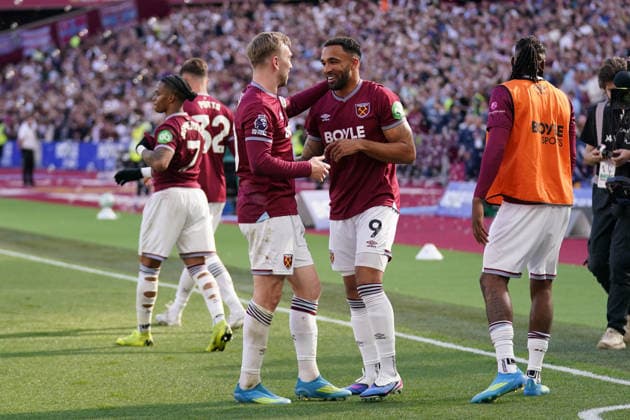 West Ham United v Everton, Premier League Callum Wilson of West Ham United celebrating his goal to make it 2-1 during the West Ham United v Everton Premier League match at the London Stadium, London, England on 25 April 2026 Credit: Dylan Hepworth Every Second Media Editorial use only. All images are copyright Every Second Media Limited. No images may be reproduced without prior permission. All rights reserved. Premier League and Football League images are subject to licensing agreements with Football DataCo Limited. see https: www.football-dataco.com Copyright: xIMAGO EveryxSecondxMediax ESM-1946-0066 DylanxHepworthx xEveryxSecondxMediax