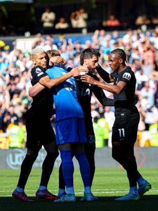 WOLVERHAMPTON, ENGLAND - April 25: Tottenham players celebrate at full time of the Premier League football match between Wolverhampton Wanderers and Tottenham Hotspur at Molineux stadium on April 25, 2026 in Wolverhampton, England. Copyright: xNataliexMincher SPPx Sportspressphoto_SPR135620