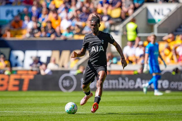 Premier League: Wolverhampton Wanderers v Tottenham Hotspur Yves Bissouma of Tottenham Hotspur passes the ball during the Premier League match Wolverhampton Wanderers vs Tottenham Hotspur at Molineux, Wolverhampton, United Kingdom on 25 April 2026 (Photo by Maynard Manyowa News Images) Wolverhampton Molineux West Midlands United Kingdom Copyright: xMaynardxManyowa NewsxImagesx
