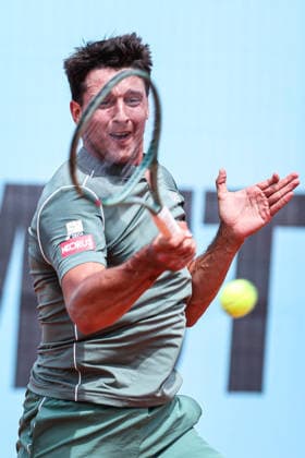 Mutua Madrid Open 2026 - Day 6 Luciano Darderi of Italy competes against Juan Manuel Cerundolo of Argentina during their Men s Singles match on Day Six of the Mutua Madrid Open at La Caja Magica on April 25, 2026, in Madrid, Spain. Madrid Madrid Spain  Copyright: xMiguelxReisx originalFilename:reis-notitle260425_npSQI.jpg