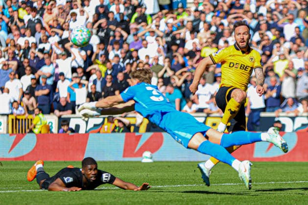 WOLVERHAMPTON, ENGLAND - April 25: Goalkeeper Antonin Kinsky of Tottenham comes out to push the ball away during the Premier League football match between Wolverhampton Wanderers and Tottenham Hotspur at Molineux stadium on April 25, 2026 in Wolverhampton, England. Copyright: xNataliexMincher SPPx Sportspressphoto_SPR135636