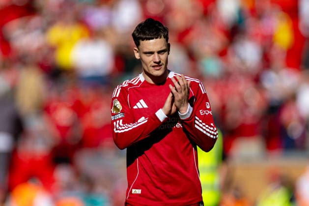 Football - FA Premier League - Liverpool FC v Crystal Palace FC LIVERPOOL, ENGLAND - Saturday, April 25, 2026: Liverpool s Florian Wirtz applauds the supporters after the FA Premier League match between Liverpool FC and Crystal Palace FC at Anfield. Liverpool won 3-1. (Photo by David Rawcliffe Propaganda) LIVERPOOL Anfield MERSEYSIDE ENGLAND  Copyright: xDavidxRawcliffex P2026-04-25-Liverpool_Crystal_Palace-118