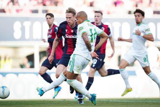 RomaÕs Donyell Malen goal 0-1 during the Serie A soccer match between Bologna and Roma at the Renato DallÕAra Stadium in Bologna, north Italy - Saturday, April 25, 2026 -  Copyright: xMassimoxPaolone LaPressex